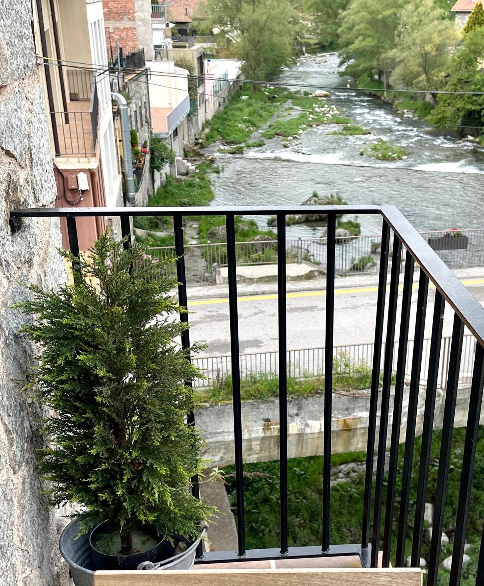 Apartamento Colgante Al Rio Con Vistas Al Puente Camprodon Buitenkant foto
